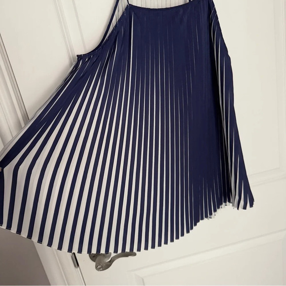 Club Monaco Pleated Tank Camisole Blue and White size XS - Picture 5 of 8